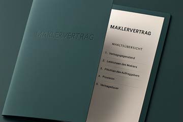 Maklervertrag in einer Dokumentenmappe