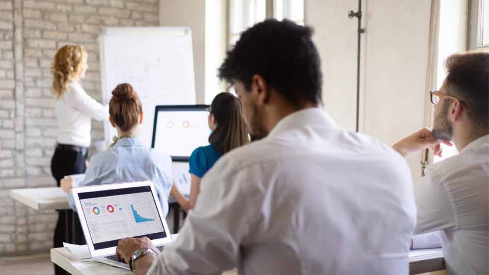 Seminar für Weiterbildung von Immobilienmakler Seminarraum Weiterbildungspflicht für Immobilienmakler